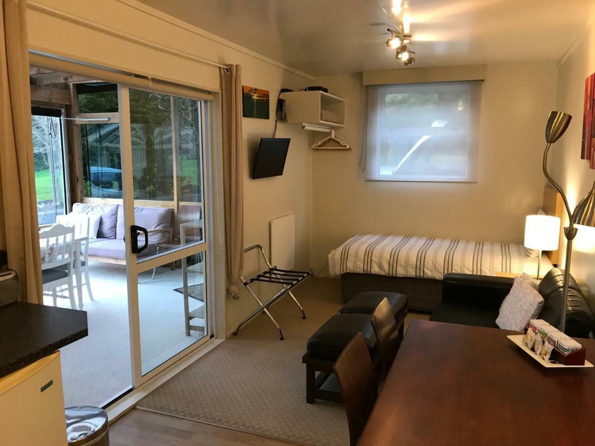Angie'S Rural Retreat 호텔 Wainuiomata 외부 사진