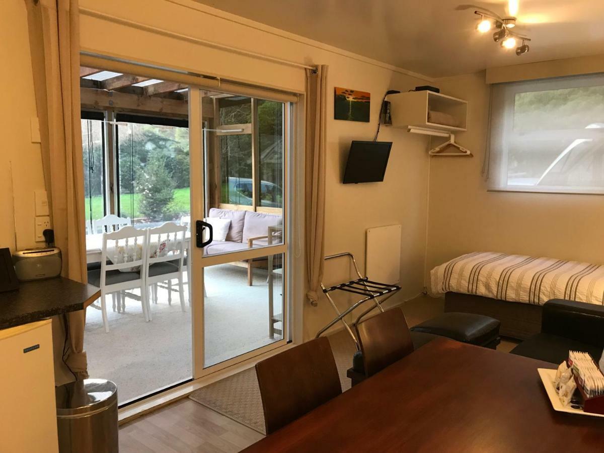 Angie'S Rural Retreat 호텔 Wainuiomata 외부 사진